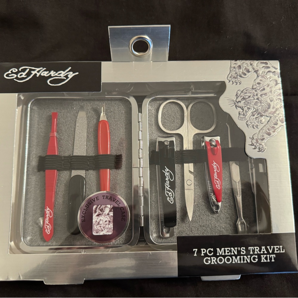 7 piece men’s travel kit.